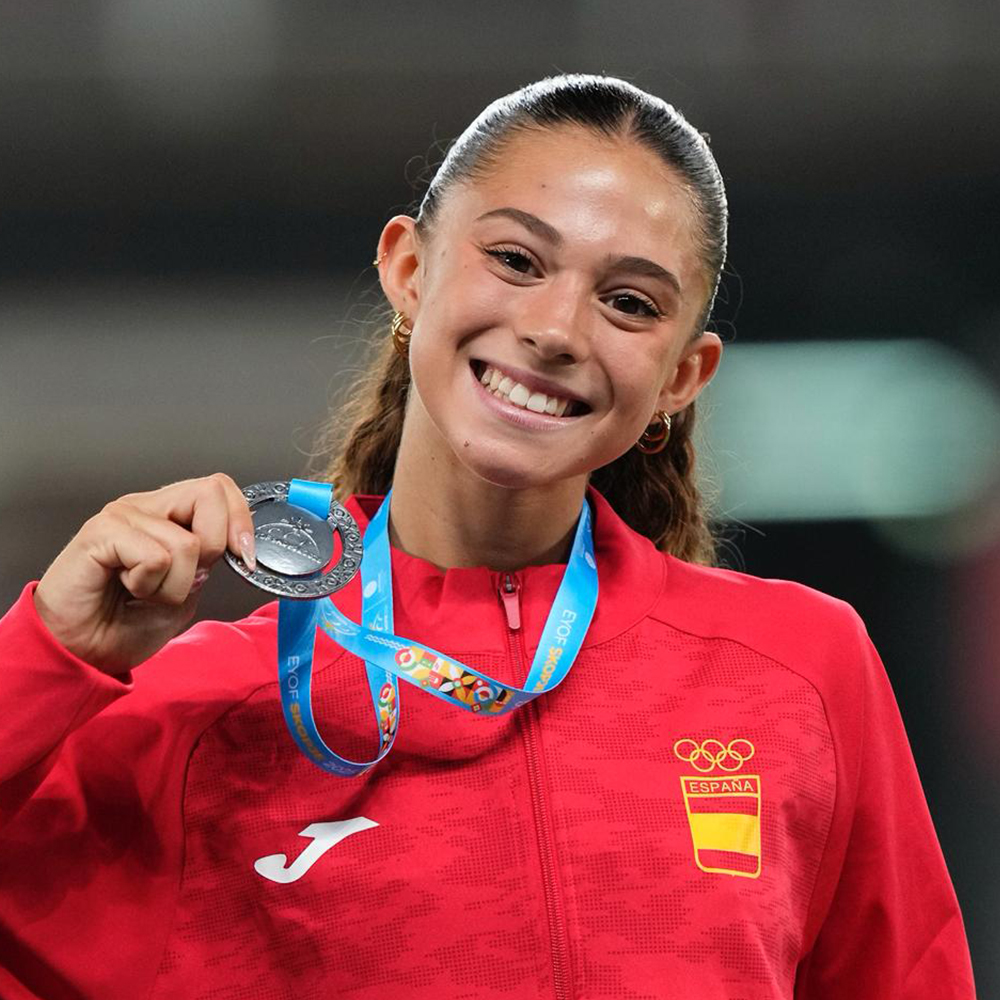 Amanda Román - Cuadrada