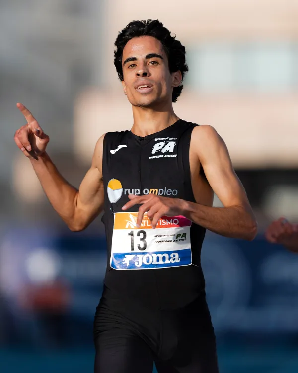 Estanis Ruiz Vertical 1 | Personal Best Management